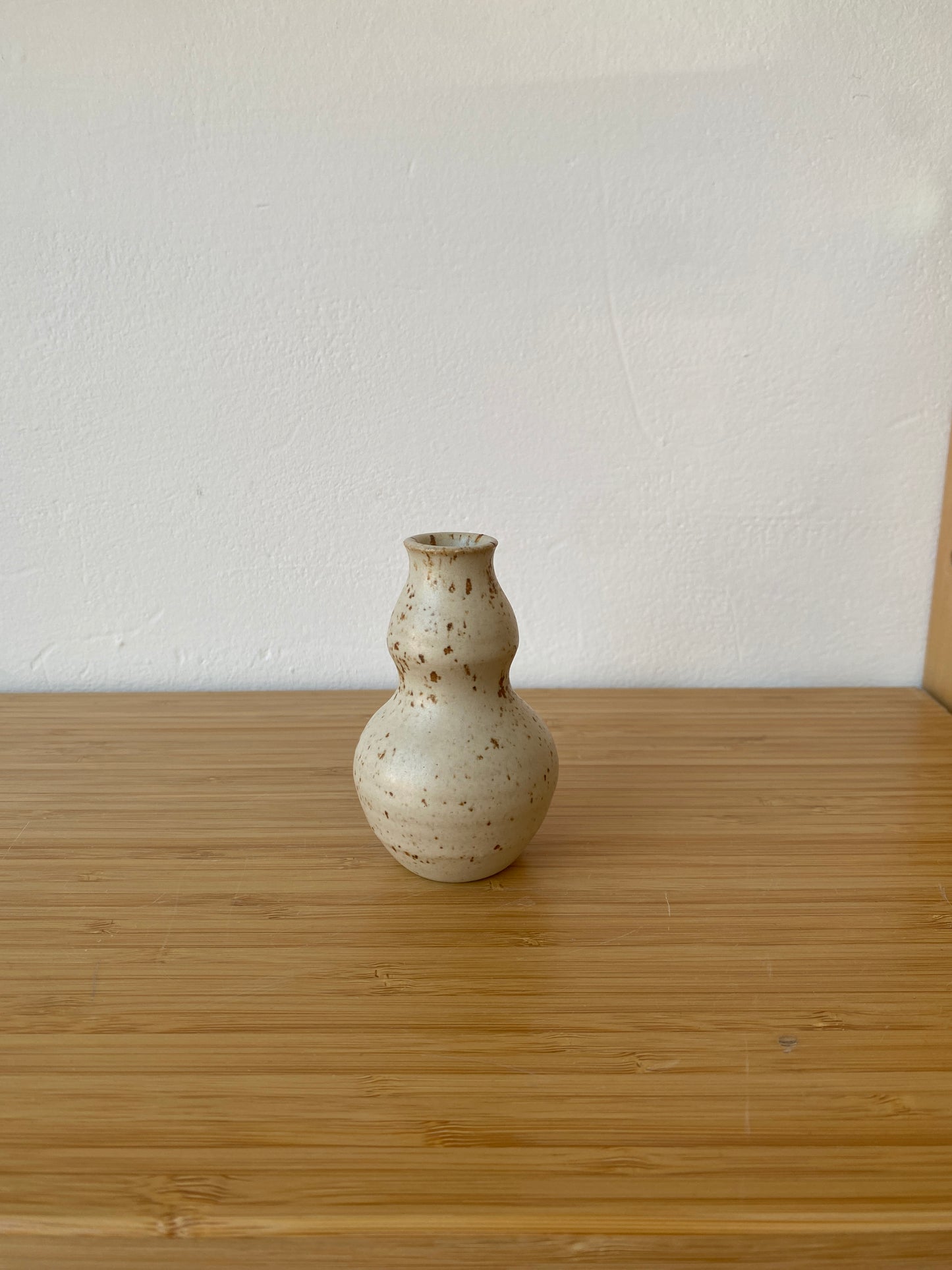 Light Bud Vase